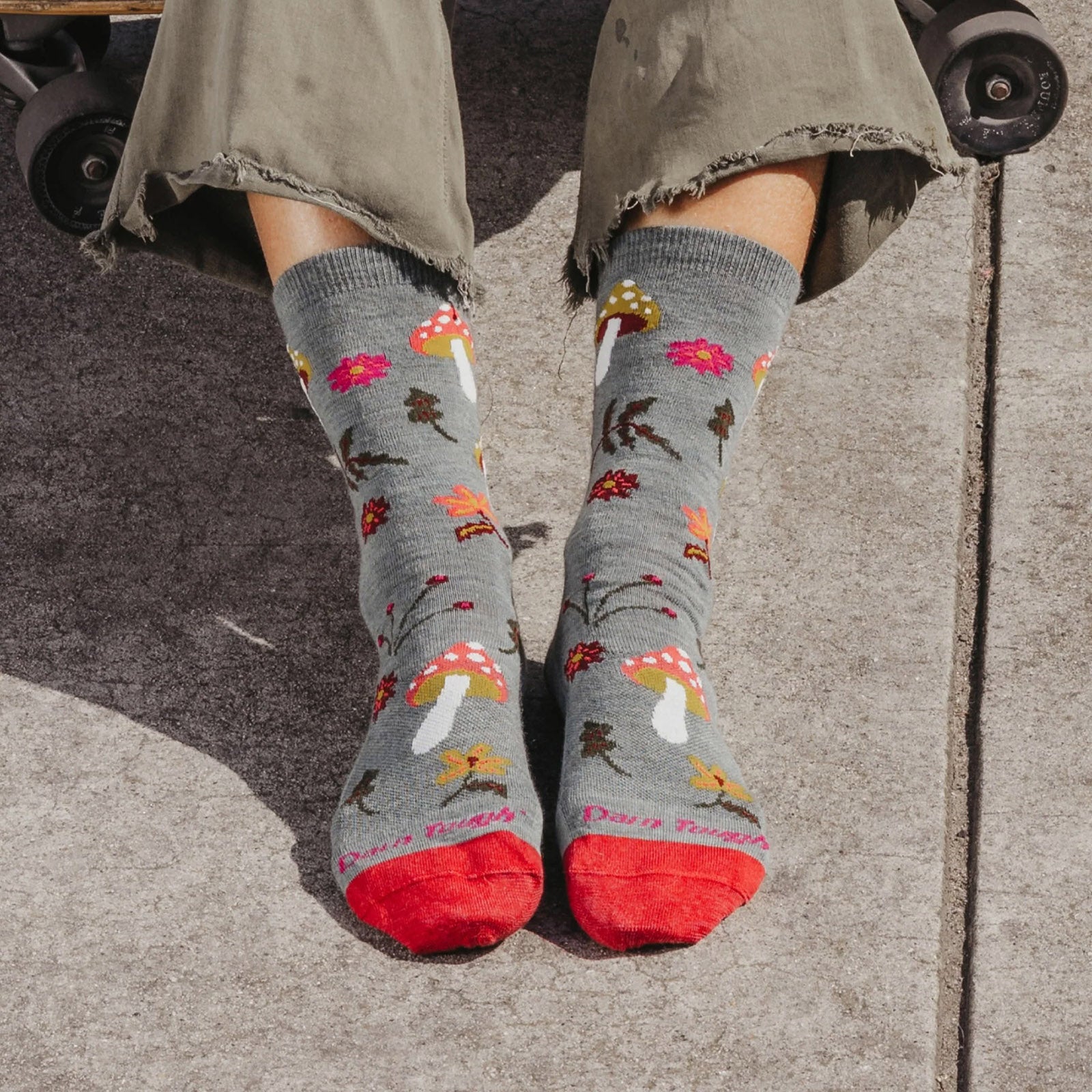 Shroom Bloom Lightweight Lifestyle Crew Socks - Women's