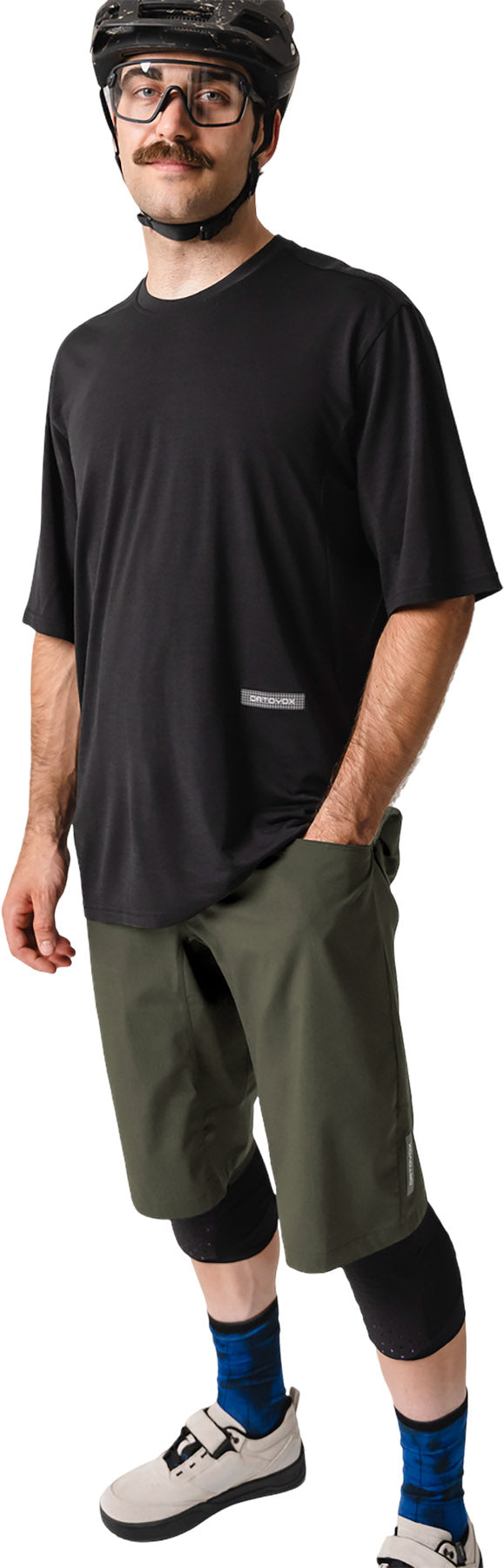 SEQUENCE FREE SHORTS M