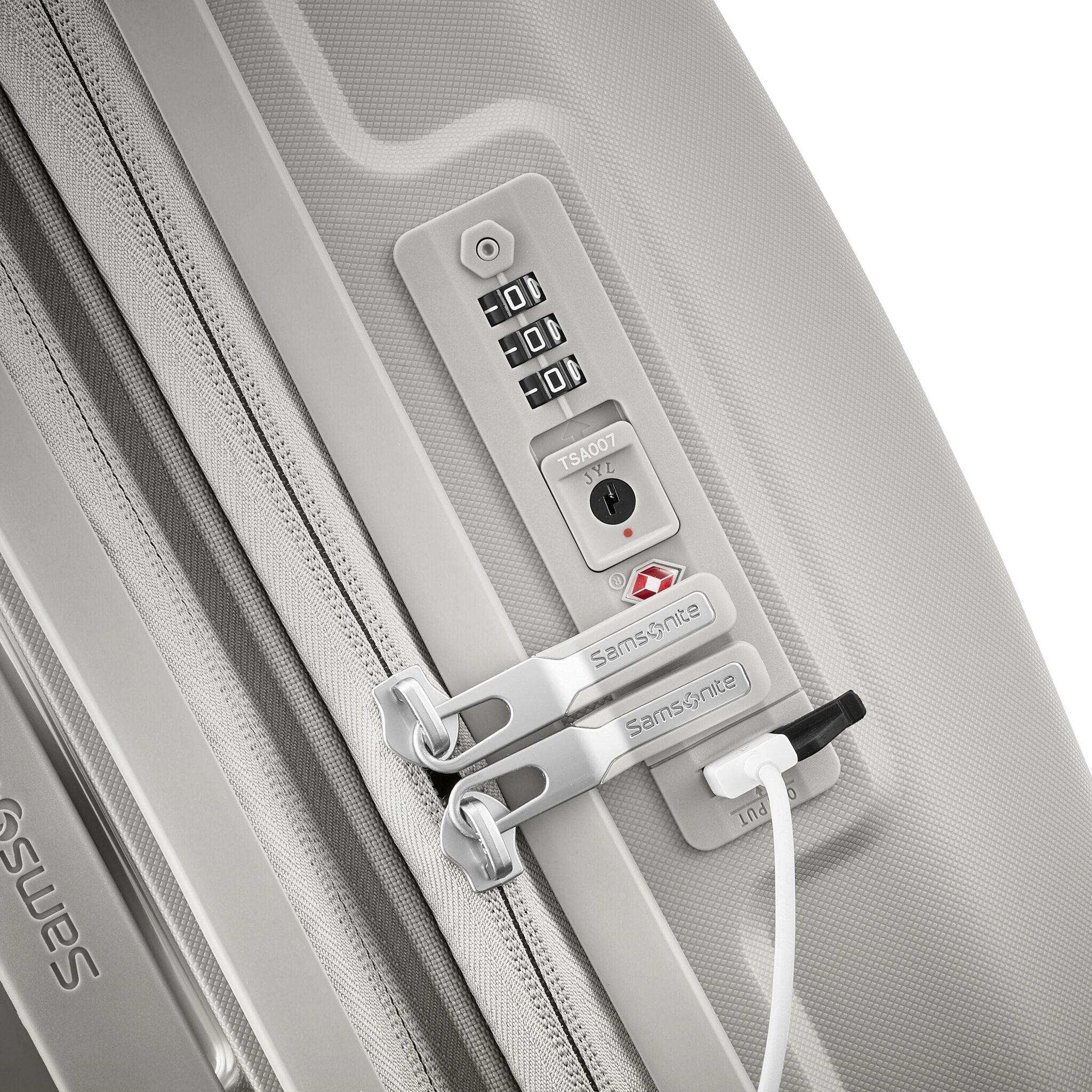 Outline Pro Spinner Carry-On Luggage